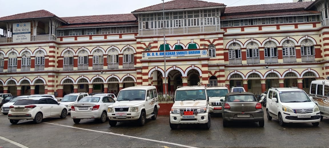 ૧૫૦ વર્ષ જૂની કોઠી કચેરી ગમે તે ઘડીએ ભોંય ભેગી થઈ શકે છે