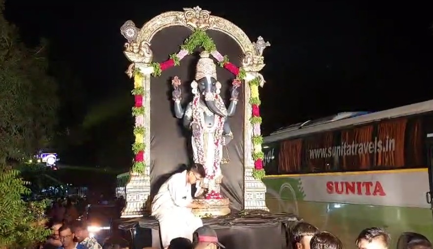 વડોદરા: છાણી ક્રિષ્ના ગ્રુપ નાની અમીન ખડકીનું શ્રીજીનું ભવ્ય આગમન