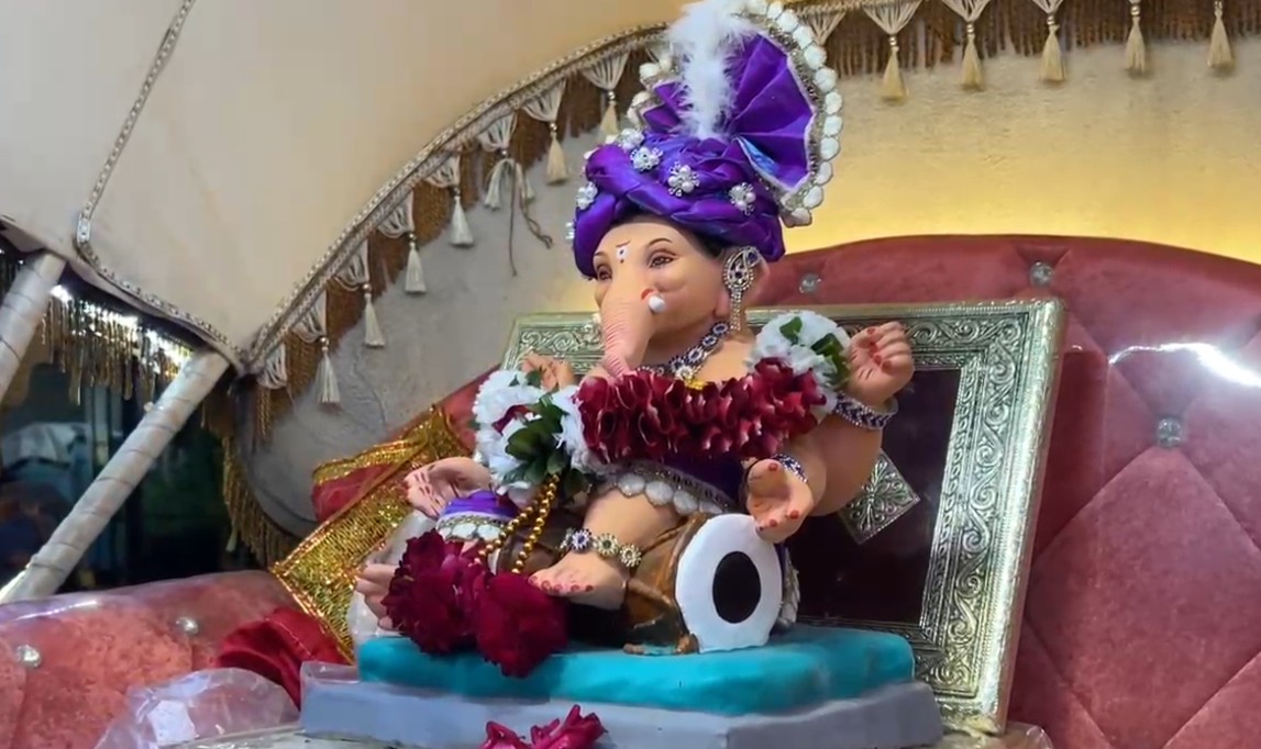 ખંડુ પરિવાર દ્વારા આયોજિત ભવ્ય ગણેશ આગમન યાત્રા