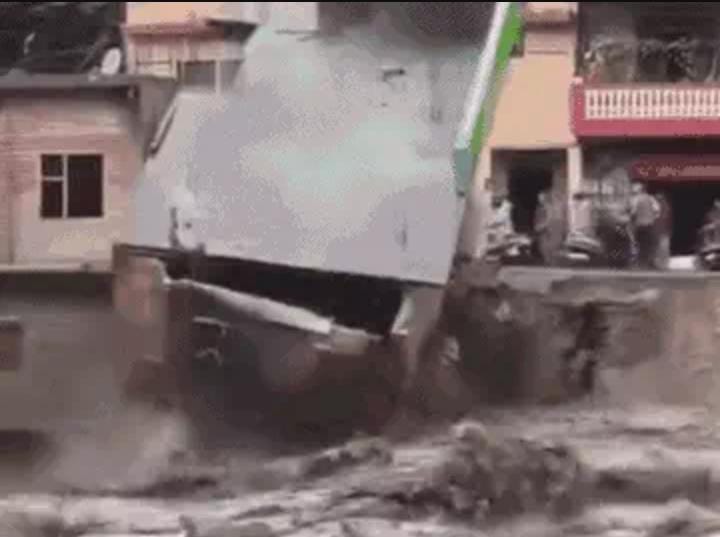 કાશ્મીરના ડોડામાં વાદળ ફાટ્યું અનેક ઘરો તણાયા,બે લોકોના મોત