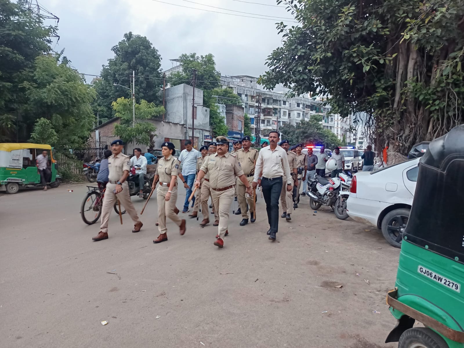 શ્રીજી સ્થાપના અનુસંધાને ગોરવા પોલીસ સ્ટેશન દ્વારા ફૂટ પેટ્રોલિંગ