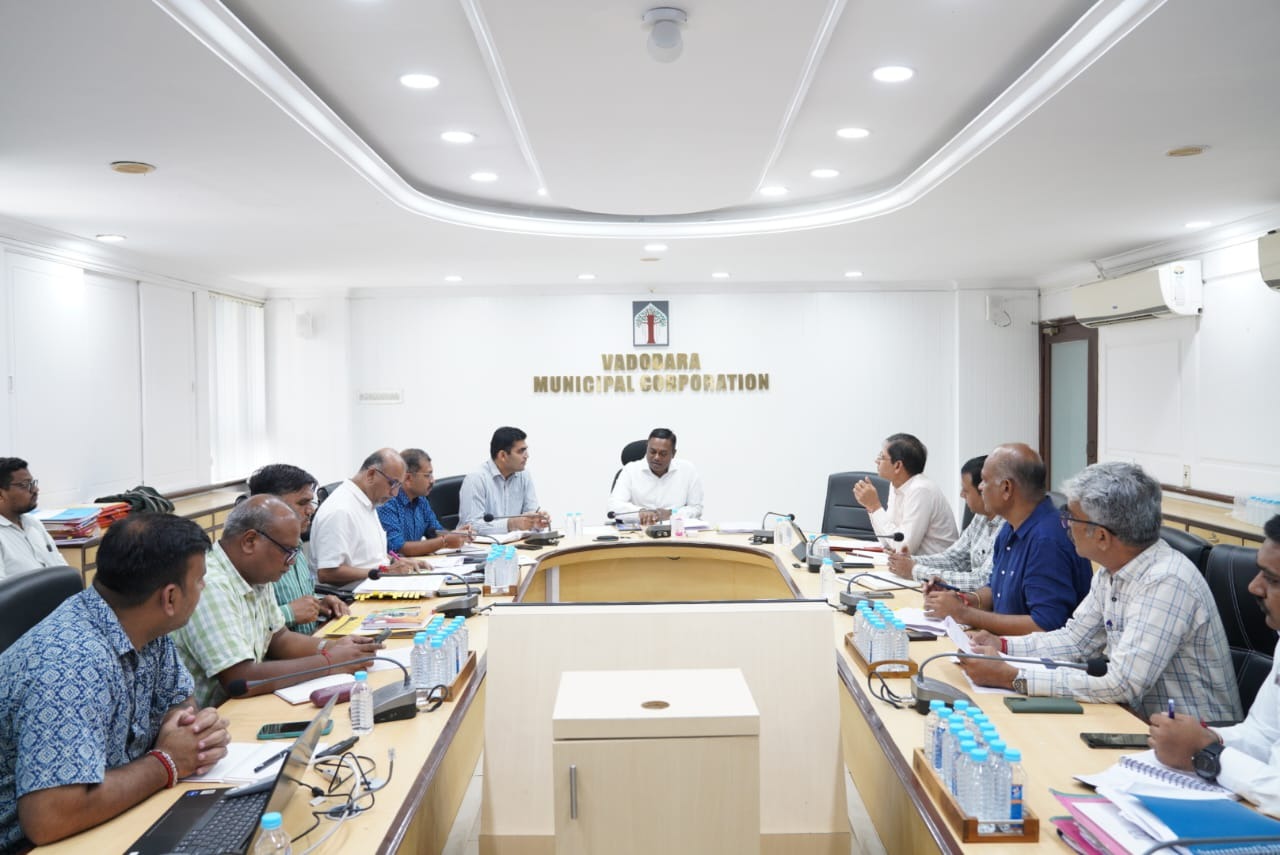 પાલિકાની રીવ્યુ બેઠકમાં સ્ટ્રીટ વેન્ડર-પાર્કિંગ પોલિસી પર ચર્ચા