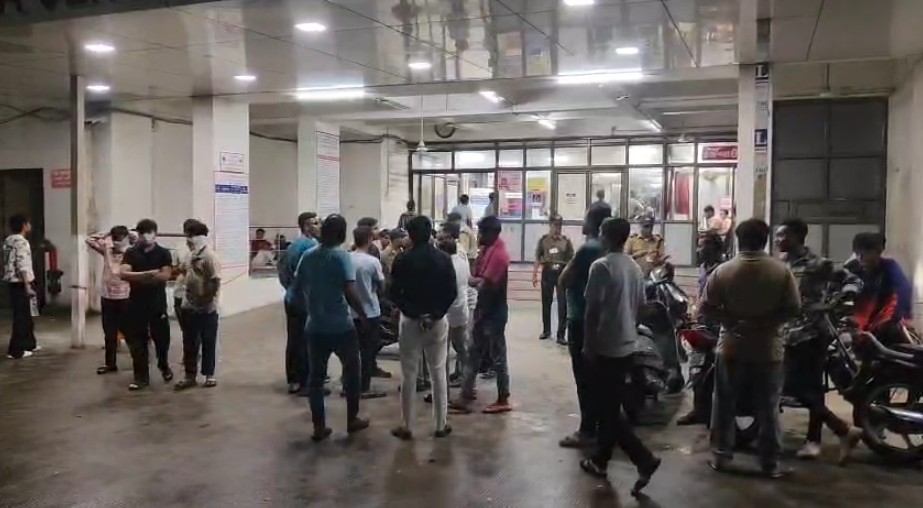 તલસટ ગામના સરપંચે કરી આત્મહત્યા : ગામના લોકો દ્વારા ટોર્ચર કરતા તેઓએ રાત્રે આત્મહત્યા કરી. ત્રણ પાનાની સુસાઇડ નોટ લખી