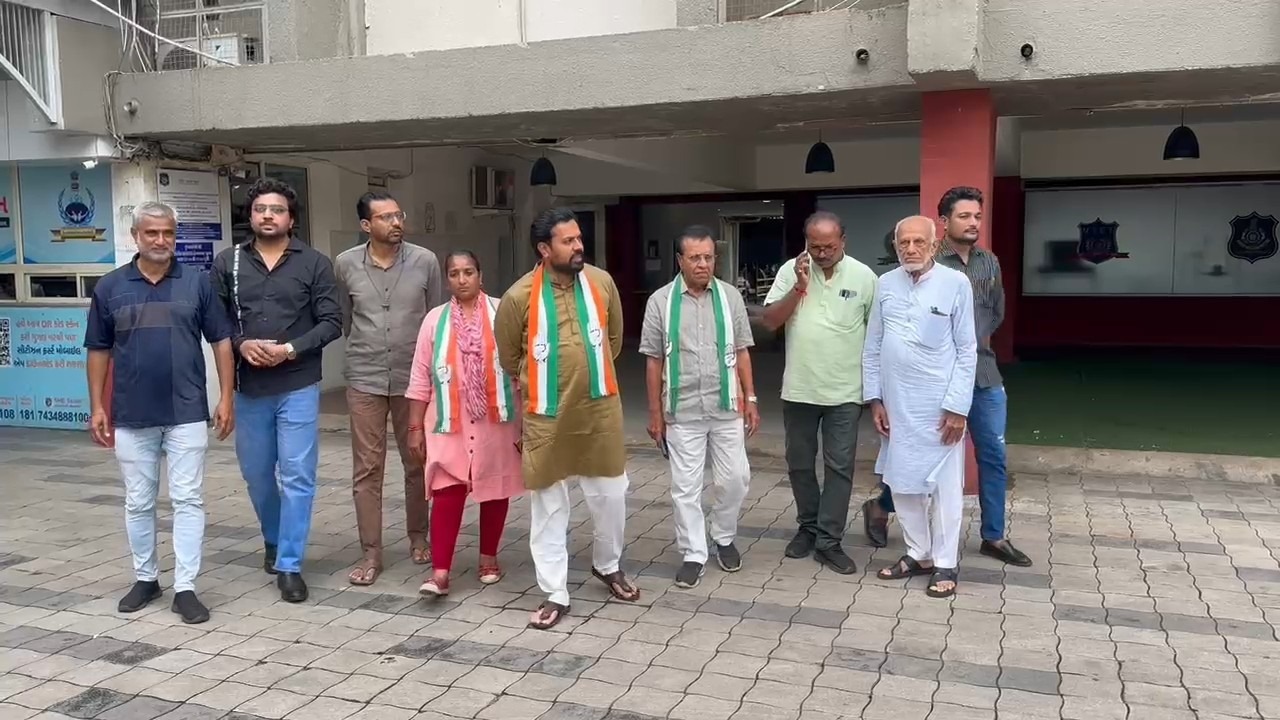 ગણેશોત્સવ દરમિયાન શાંતિ જળવાઈ રહે તે માટે વડોદરા કોંગ્રેસ આગેવાનોની પોલીસ કમિશનરને રજૂઆત