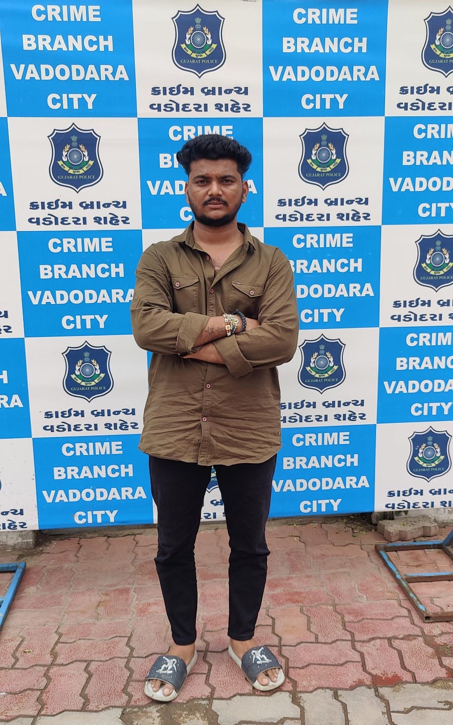 દારુના અલગ અલગ ગુનામાં વોન્ટેડ એક મહિલા સહિત 3 આરોપી ઝડપાયા