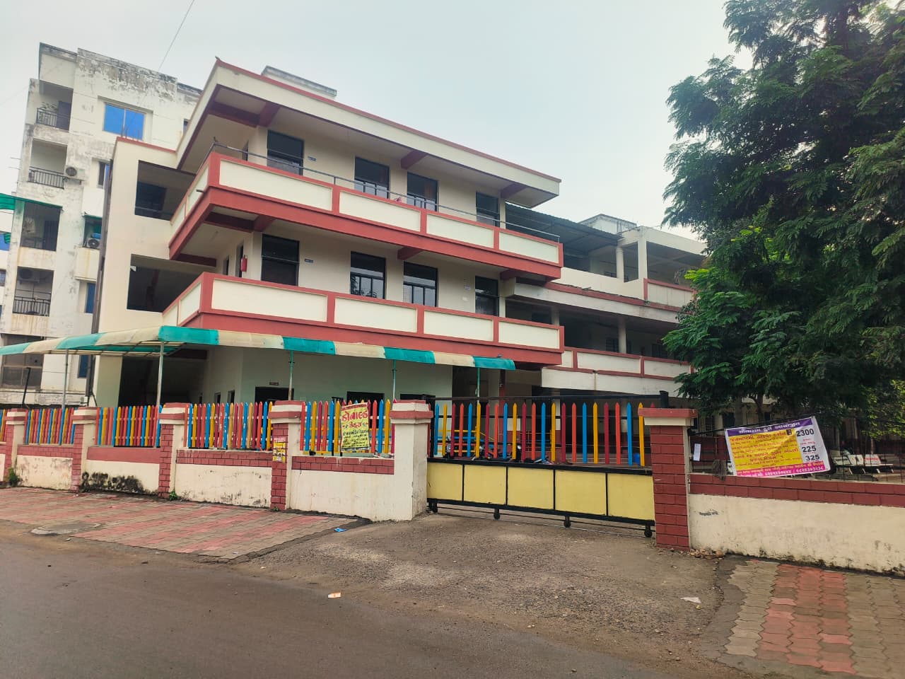 વિદ્યામંદિર સ્કૂલમાં સરસ્વતીજીની પૂજા કરવાને બદલે,લક્ષ્મીજી પાછળ દોડતા, કાયદાને તોડતા સંચાલકો