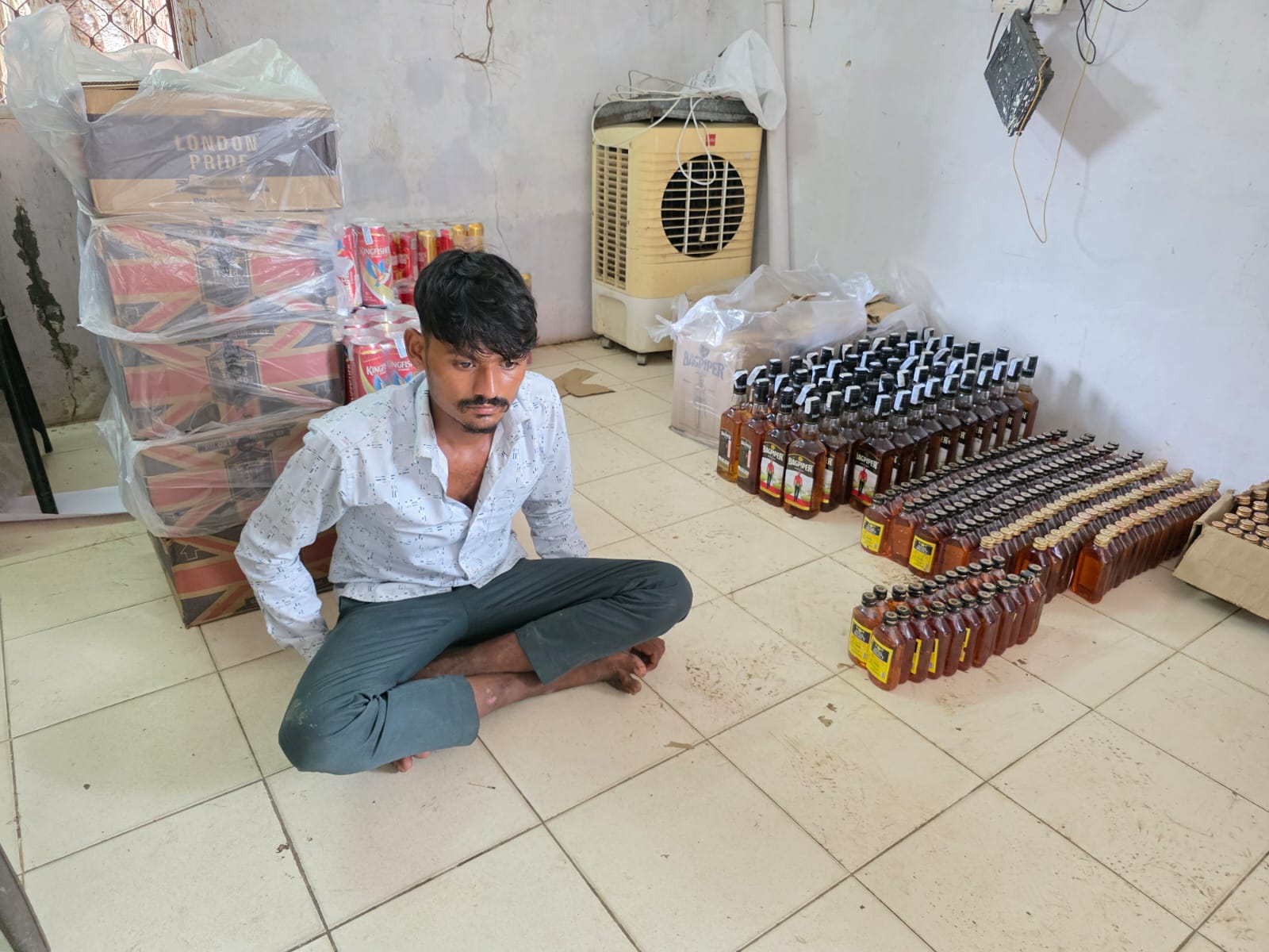 કાયાવરોહણ ખાનપુર ચોકડી નજીકથી દારૂ ભરેલી કાર પકડાઈ