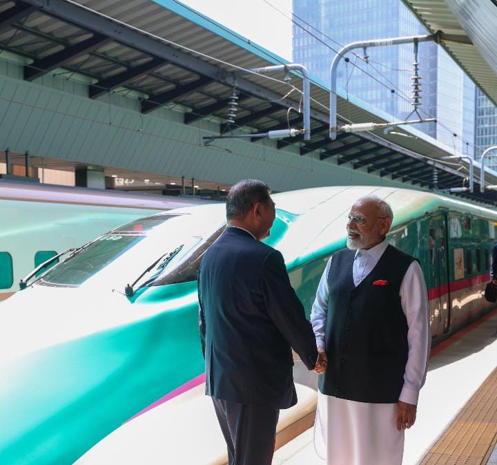 પીએમ મોદીની બુલેટ ટ્રેનની સવારી 