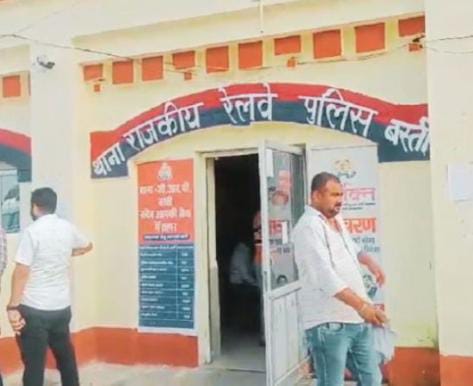 આંતકવાદીઓ આમ્રપાલી એક્સ.માં મુસાફરી કરી રહ્યા હોવાની માહિતી મળતાં ટ્રેનમાં હોબાળો