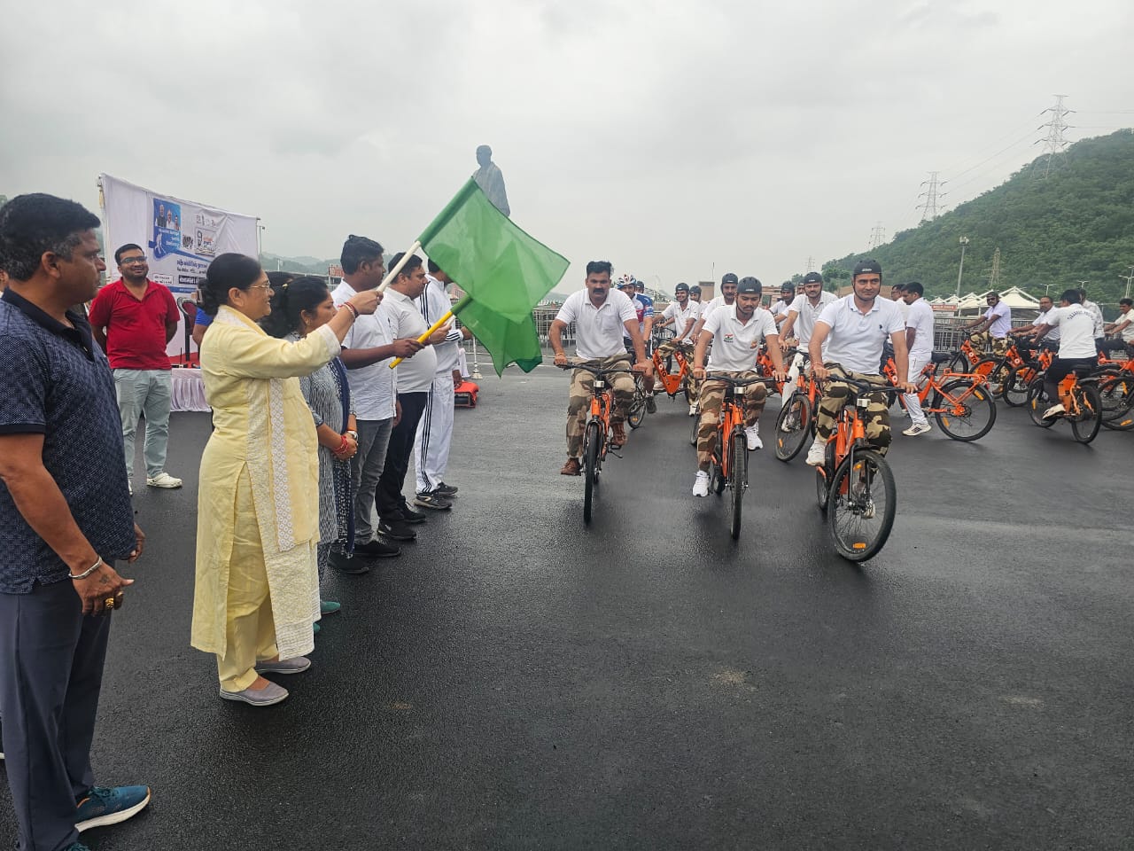 ફિટ ઈન્ડિયા મૂવમેન્ટ : સ્ટેચ્યૂ ઓફ યુનિટી, એકતાનગર ખાતે ધારાસભ્ય ડૉ. દર્શનાબેન દેશમુખની ઉપસ્થિતિમાં સાયકલ રેલી
