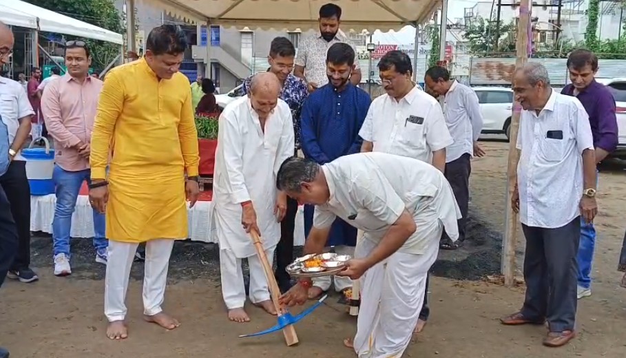 વડોદરાના સૌથી પહેલા બાળ ગરબા અલૈયા બલૈયાના ગરબાનું ભૂમિપૂજન કરાયું 