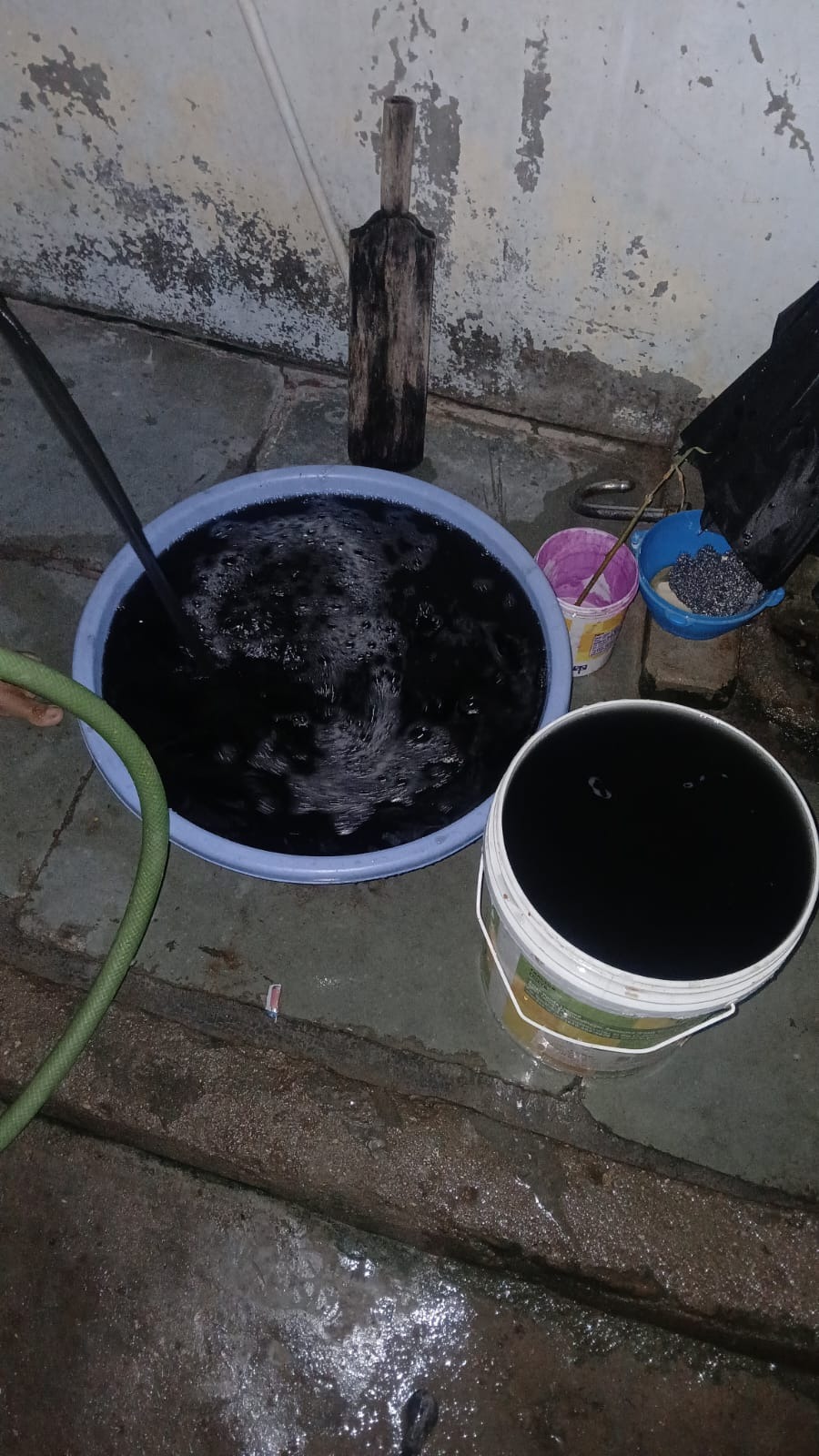 કલાલીના ગોકુલનગરના રહીશો દ્વારા દૂષિત પાણી મુદ્દે દેખાવો