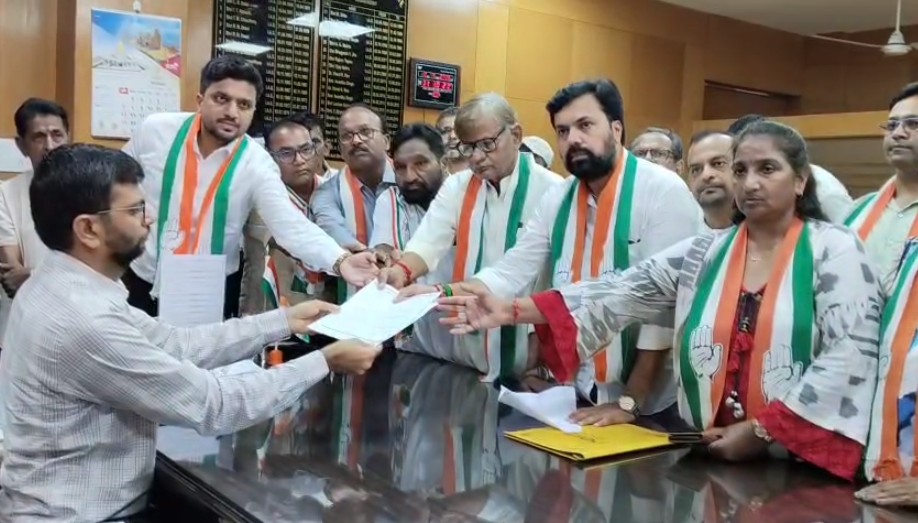 ચૂંટણીઓની તારીખો જાહેર કરવા માટે કલેક્ટરને રજૂઆત