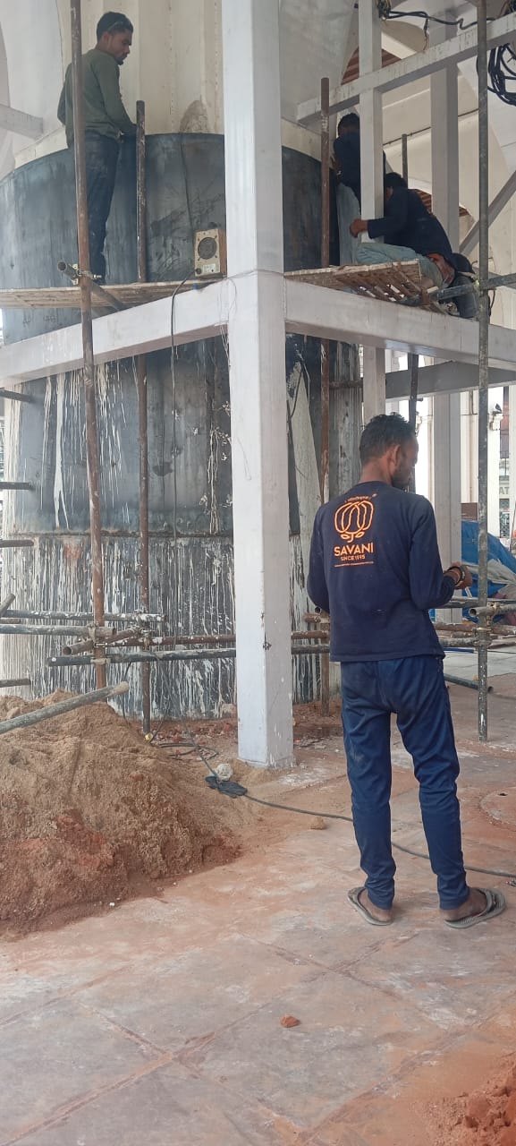 જર્જરીત પીલરને લોખંડની પ્લેટો દ્વારા વેલ્ડીંગ કરીને પ્રોજેક્ટ કરાયો પણ તે માત્ર બે મહિના જ પ્રોટેક્ટ કરશે, પછી શું ?