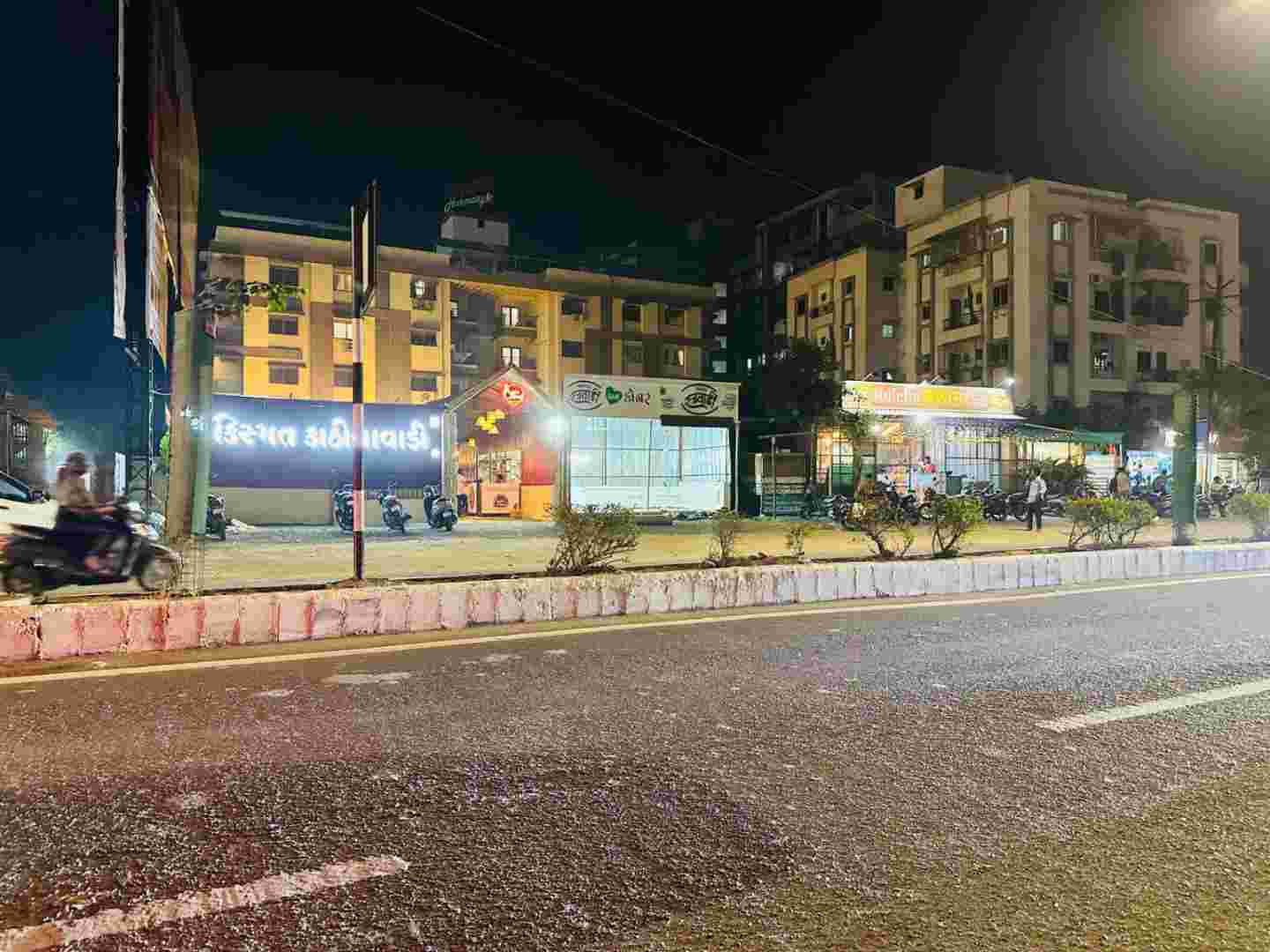 એક બાજુ દબાણ તોડાય છે, બીજી બાજુ નોટિસથી સંતોષ,પાલિકાની બે ધારી નીતિ?