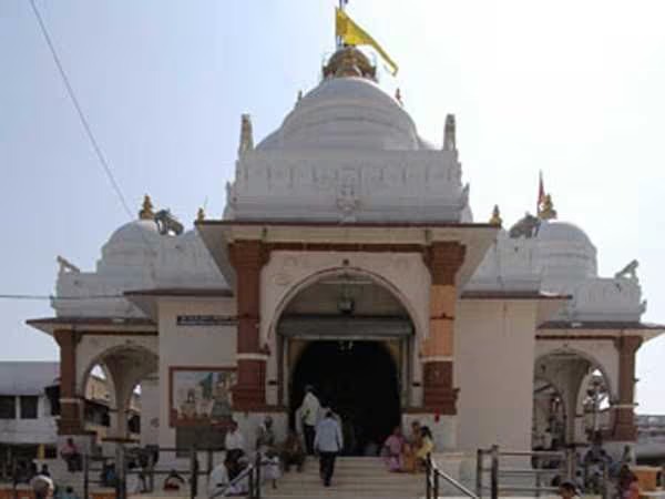 ડાકોરમાં તા. ૭મીને રવિવારે પુનમે ચંદ્રગ્રહણના કારણે બપોરે બે વાગ્યા બાદ દર્શન બંધ રહેશે: ૮મીને સોમવારે સવારે ૬.૪૫ કલાકે દર્શન ખૂલશે