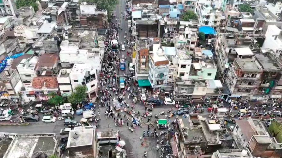 કુંભારવાડા પોલીસ સ્ટાફ દ્વારા ડ્રોન ઉડાવીને સંવેદનશીલ વિસ્તારોમાં કરવામાં આવી ચકાસણી 