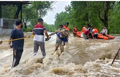 1900 ગામ ડૂબ્યાં, 43ના મોત: પૂરના કારણે પંજાબમાં ઠેર ઠેર જળ પ્રલય