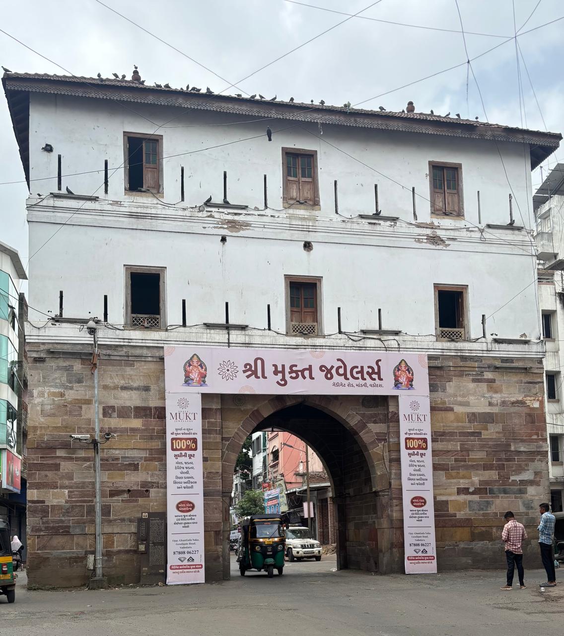 લહેરીપુરા દરવાજાને મુક્ત જ્વેલર્સના ગેટથી મુક્તિ કોણ અપાવશે ?