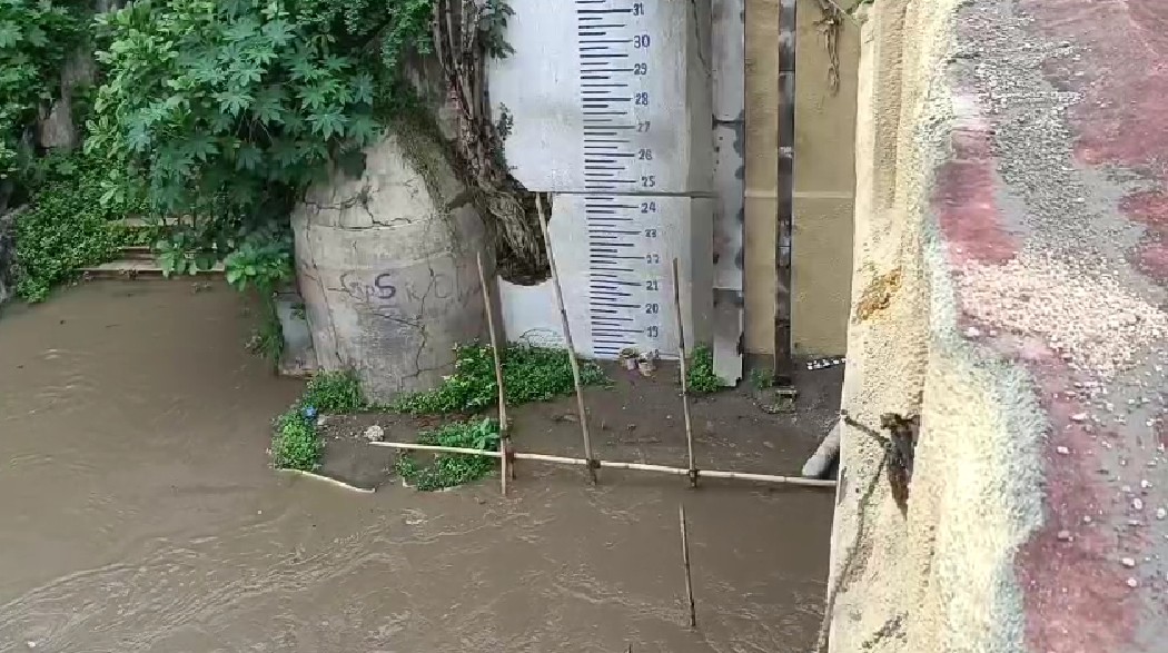 વડોદરામાં વિશ્વામિત્રી નદીની સપાટી વધીને17.94 ફૂટે પહોંચી : નદીનું ભયજનક લેવલ 26 ફૂટ