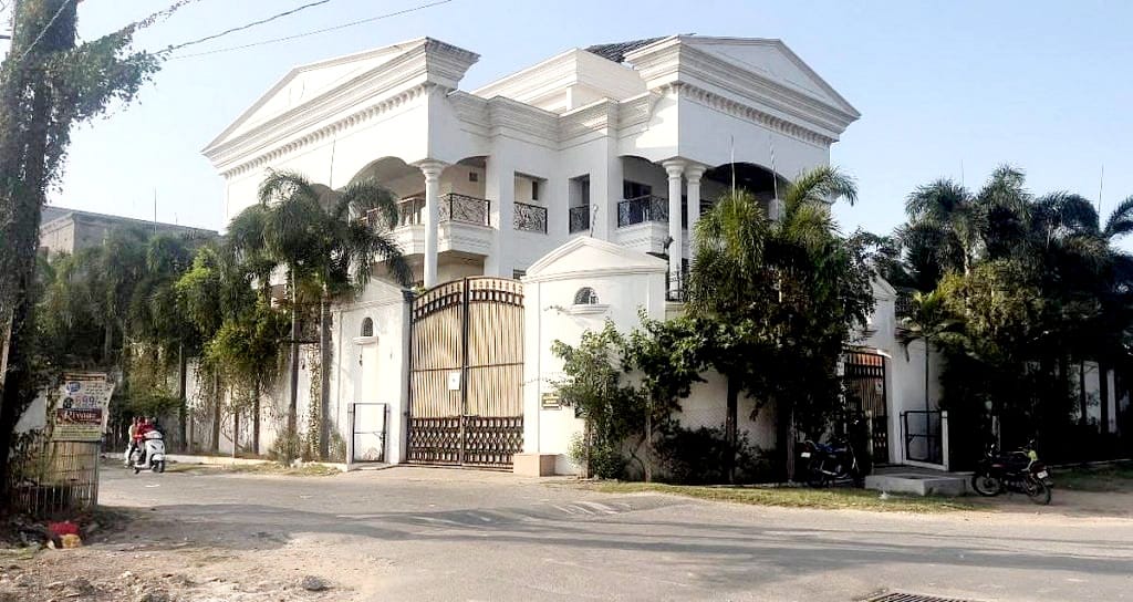 પાલિકા પોતાની જ માલિકીનો પ્લોટનો કબજો લેતા કેમ ગભરાય છે ? કોનાથી ગભરાય છે ?