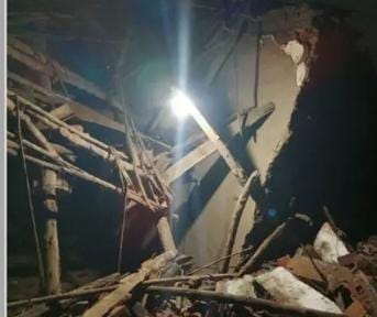 મોડી રાત્રે દીવાલ પડતા પરિવાર કાટમાળમાં દટાયોઃ 1 નું મોત, 3 ઈજાગ્રસ્ત  