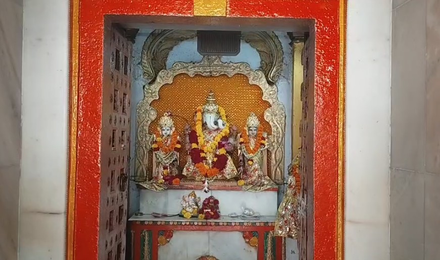 ભાદરવા ચૌથ નિમિતે શહેરના રિદ્ધિ સિદ્ધિ ગણપતિ મંદિર ખાતે સવારથી ભક્તો દર્શનાથે ઉમટી પડ્યા