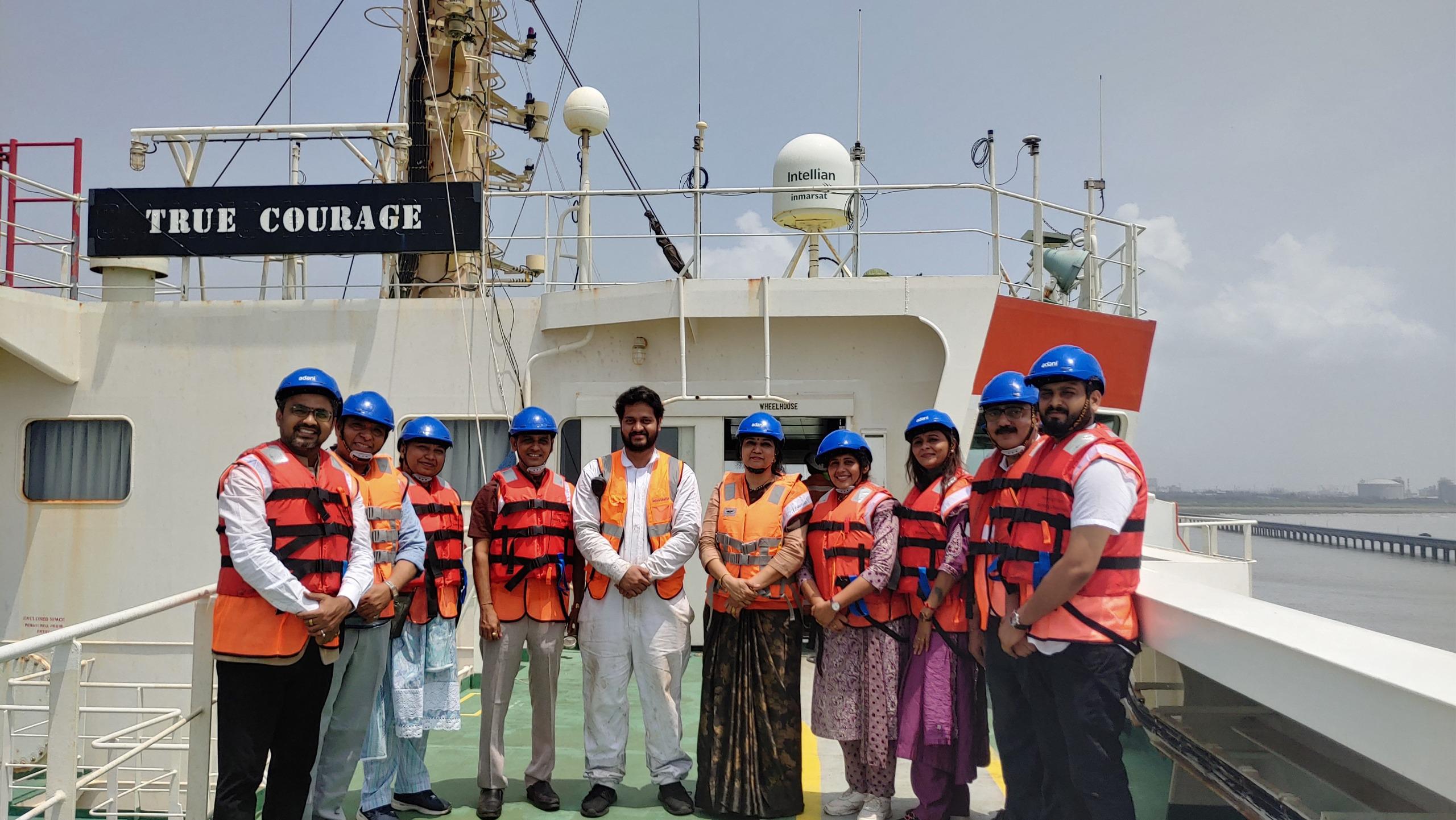 ભવિષ્યને સશક્ત બનાવવા અદાણી ફાઉન્ડેશનના પ્રોજેક્ટ ઉડાન હેઠળ અદાણી પેટ્રોનેટ (દહેજ) પોર્ટ પ્રાઇવેટ લિમિટેડ વિદ્યાર્થીઓને પરિવર્તનશીલ અનુભવ પૂરો પાડે છે