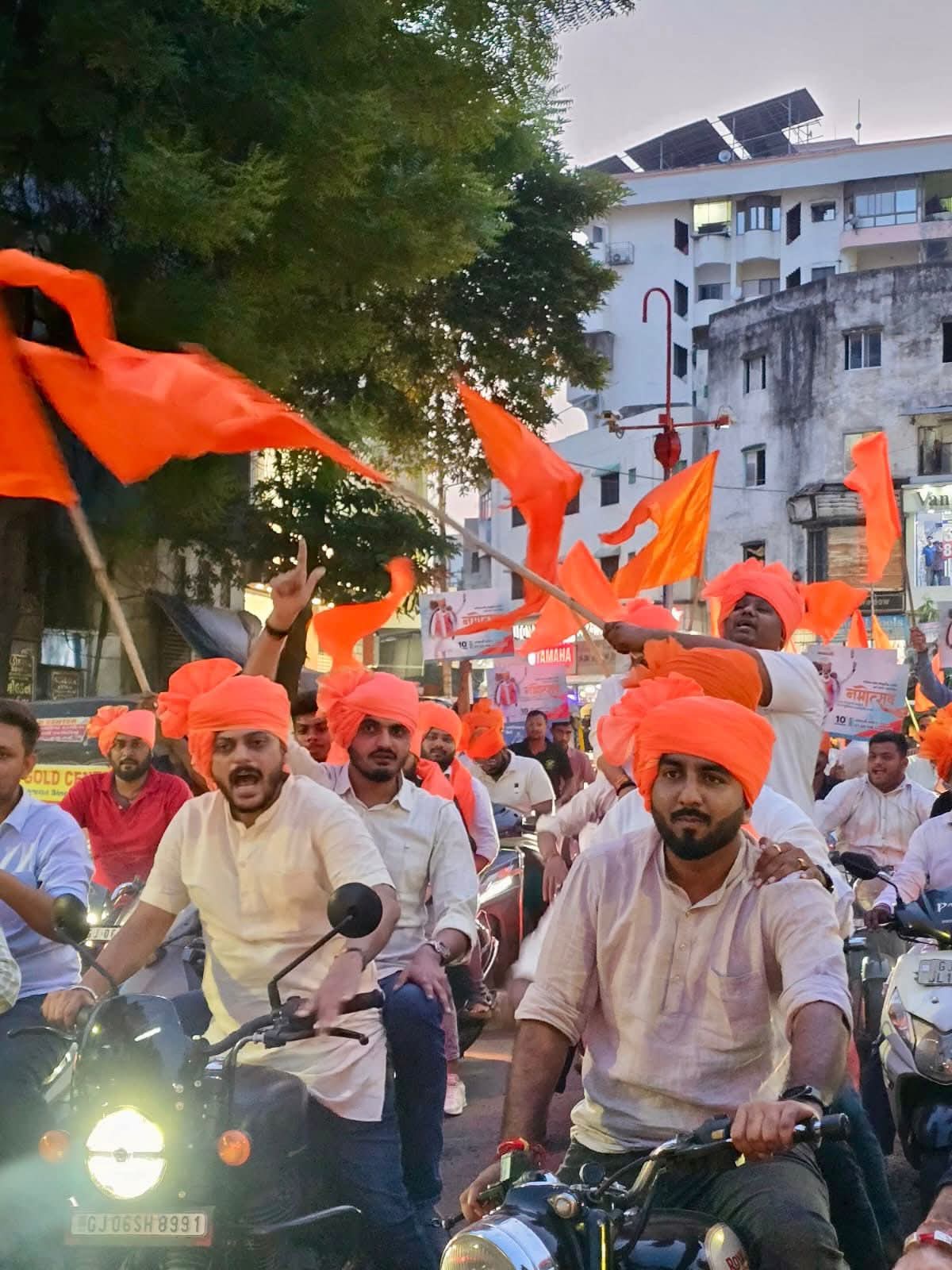 સાવધાન...ખાડોદરા શહેરમાં, ખાડાવાળા રોડ ઉપર હેલ્મેટ વગરનાં વાહન ચાલકોને પોલીસ પકડશે-વાહન ડીટેઈન કરશે-દંડ કરશે