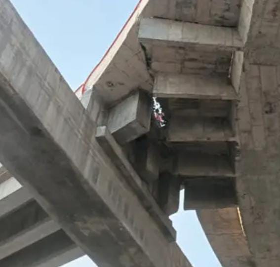 સરકારે ખૂબ વખાણેલો 98 કરોડનો બ્રિજ 12 મહિનામાં બીજી વખત ડેમેજ