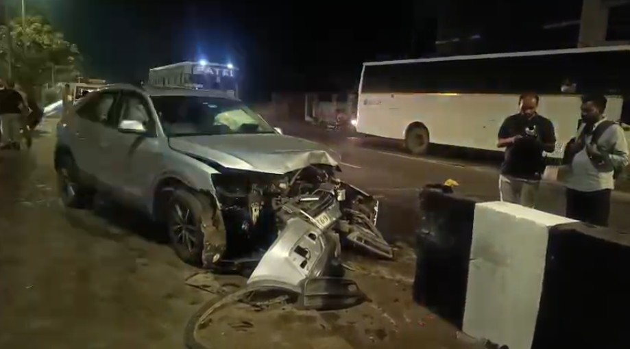 લક્ઝરી બસ અને કાર વચ્ચે અકસ્માત સર્જાયો