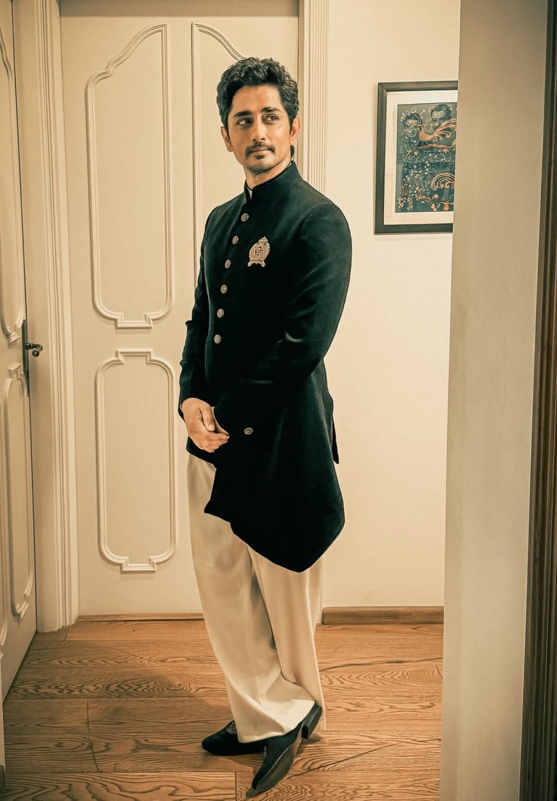 અભિનેતા સિદ્ધાર્થ હવે નેટફ્લિક્સની નવી સિરીઝ અનઅકસ્ટમ્ડ અર્થમાં ફ્રીડા પિન્ટો સાથે મુખ્ય રોલમાં નજર આવશે