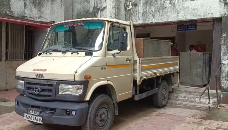 નર્મદા ભુવન અને કુબેર ભવનની 64 કચેરીઓ તરસાલી ખાતે GHBના મકાનોમાં સ્થળાંતર થશે