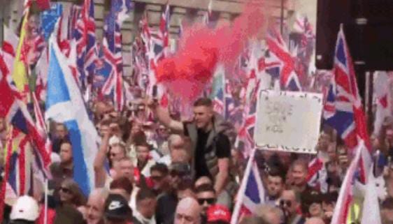 એન્ટી-ઈમિગ્રેશન 1 લાખથી વધુ દેખાવકારો  લંડનમાં માર્ગો પર ઊતર્યા, 