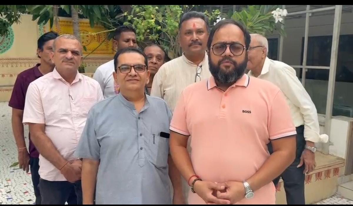 એમએસયુ ના પૂર્વ વીસીને તગેડી મુકનારા પ્રો, સતિષ પાઠકની થઇ રહેલી હેરાનગતિ સામે વડોદરા નવનિર્માણ સંઘ હવે મેદાનમાં 