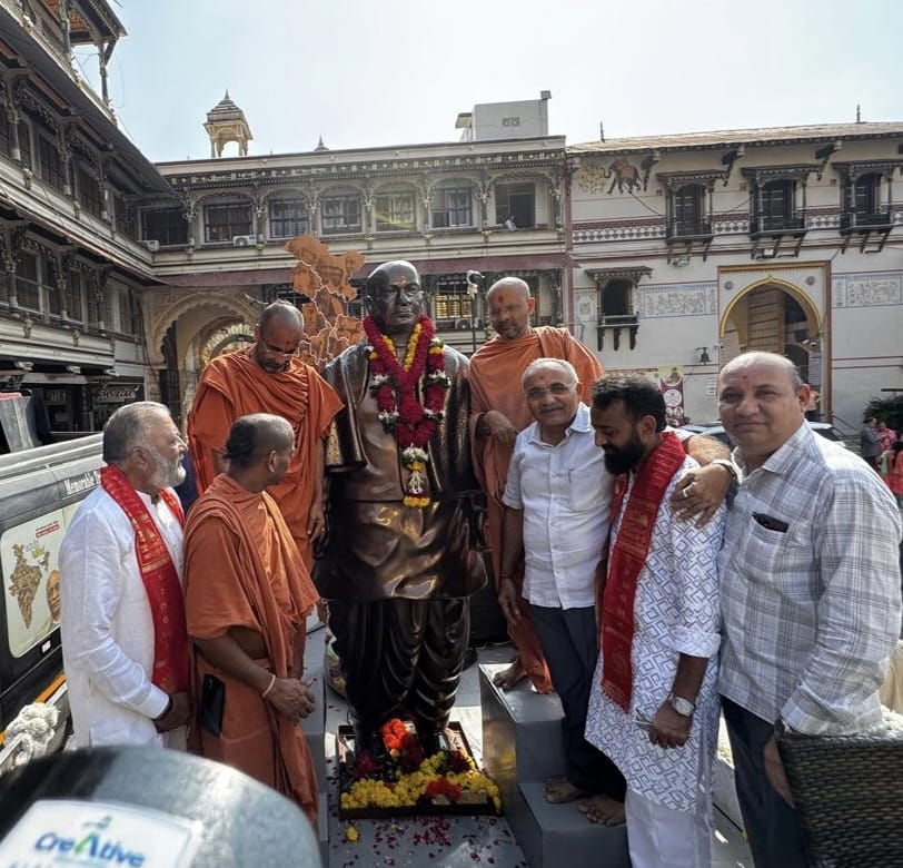 બારડોલીથી સોમનાથ જવા નીકળેલ સરદાર સન્માન યાત્રાનું વડતાલ મંદિરના ચેરમેન-કોઠારીએ સ્વાગત કર્યું 