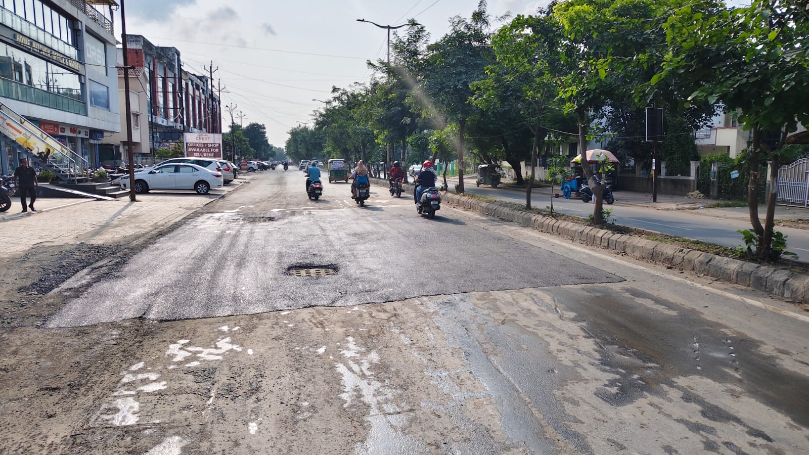 ખાડા પુરાવો રાજ..કોન્ટ્રાક્ટરોને બ્લેક લિસ્ટ કરો રાજ..ઈજનેરો ઉપર પગલા લેજો રાજ.. આજ મારે આંગણે પધારો રાજ