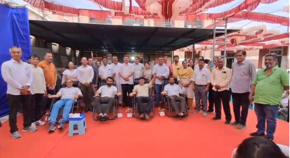 વડોદરામાં નગર પ્રાથમિક શિક્ષણ સમિતિ દ્વારા મહારક્તદાન શિબિર