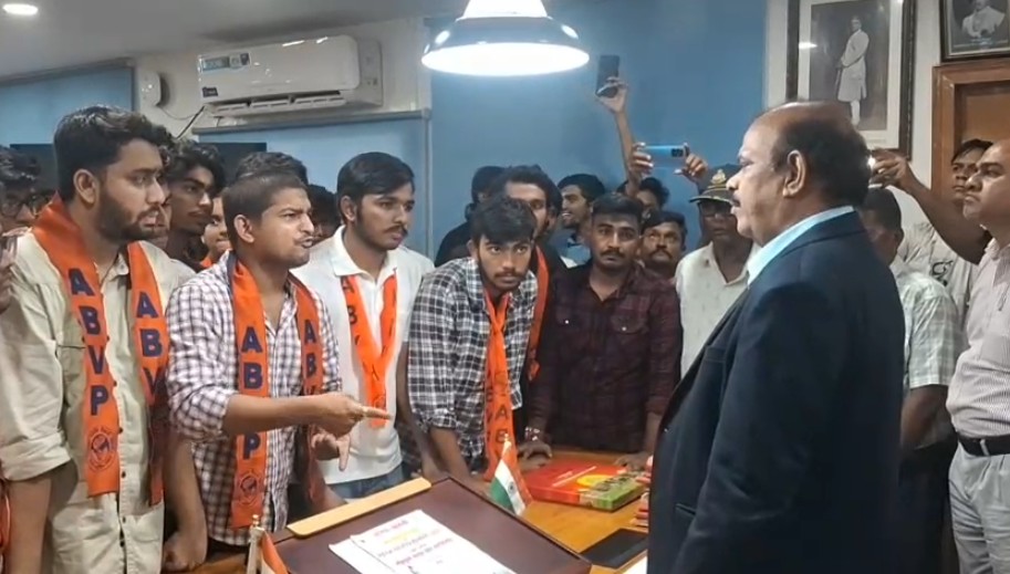 MSU આર્ટ્સ ફેકલ્ટી મારામારી વિવાદ : વિદ્યાર્થિ સંગઠનોનો આક્રોશ, હેડ ઓફિસે રજૂઆત