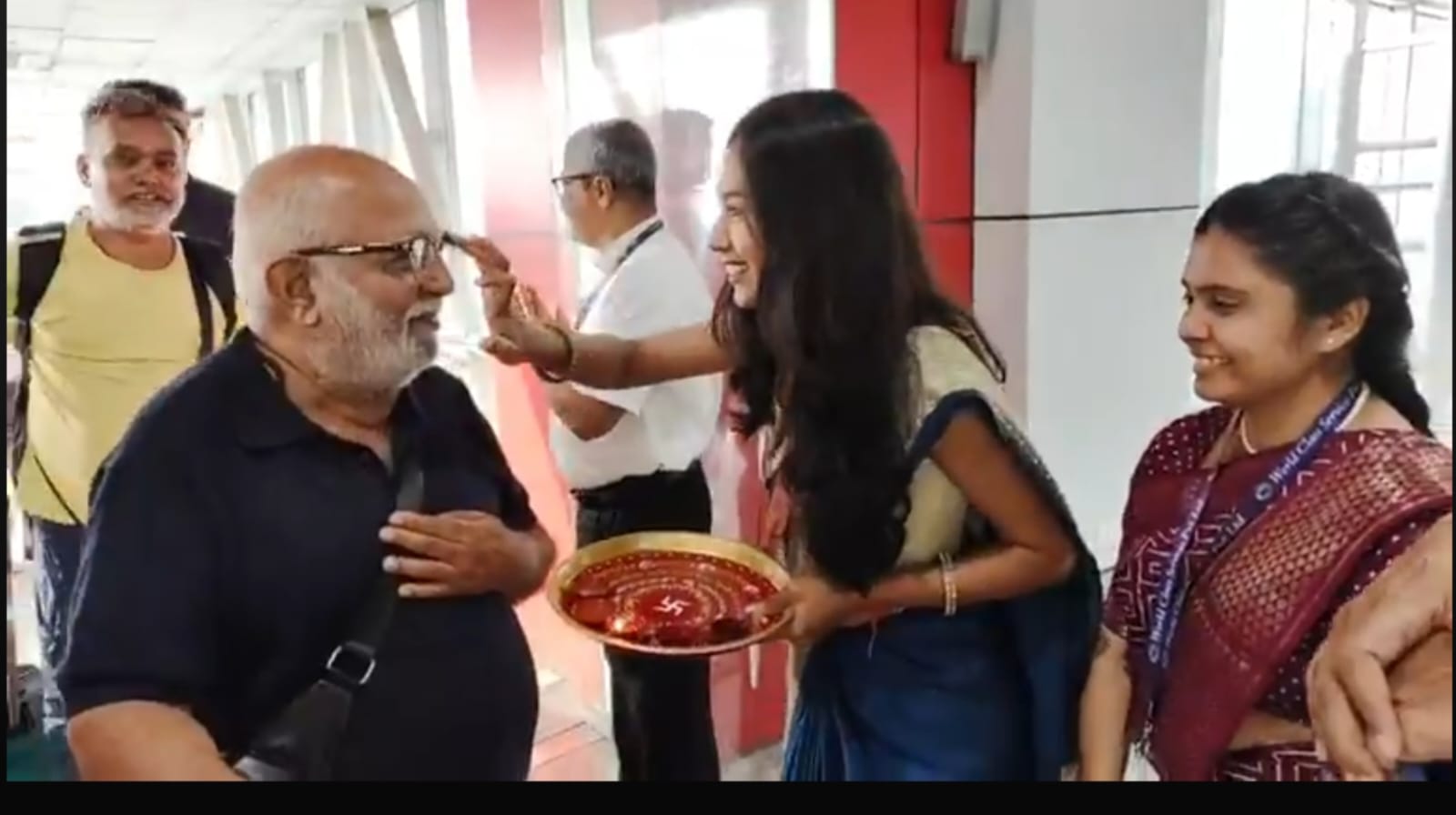 વડોદરા એરપોર્ટ પર પહેલીવાર ઉજવાયો યાત્રી દિવસ