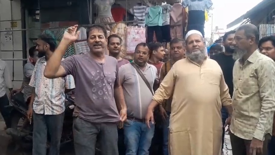 વડાપ્રધાનના જન્મદિવસે સ્વચ્છતા પખવાડિયું,પરંતુ મંગળબજારમાં ઉભરાતી ડ્રેનેજથી વેપારીઓ ત્રાહિમામ