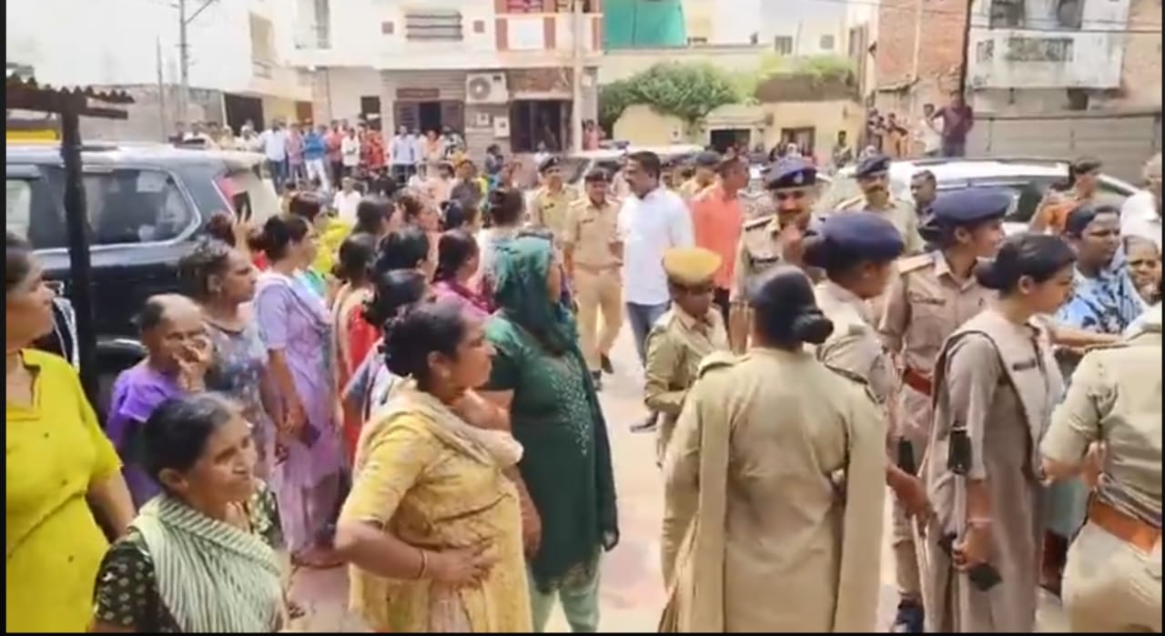 છેડતી કેસ બાદ ચાણસદ ગામમાં તણાવ, પોલીસ છાવણીમાં ફેરવાયું ગામ