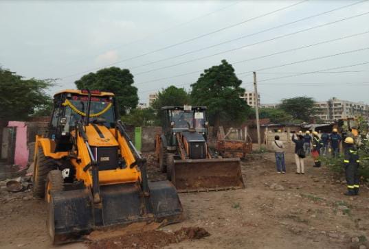 ગાંધીનગરમાં મેગા ડિમોલિશન: 700થી વધુ દબાણો દૂર કરવાની કાર્યવાહી શરુ થઈ, 700થી વધુ કાચા-પાકા મકાનો જમીનદોસ્ત કરાશે