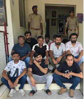 કોંગ્રેસના વર્તમાન કોર્પોરેટરના પતિ સહિત 12 શખ્સોની ધરપકડ 