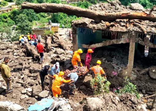 એક પરિવારના જોડિયા બાળકો સાથે માતાનું પૂર દુર્ઘટનામાં મૃત્યુ