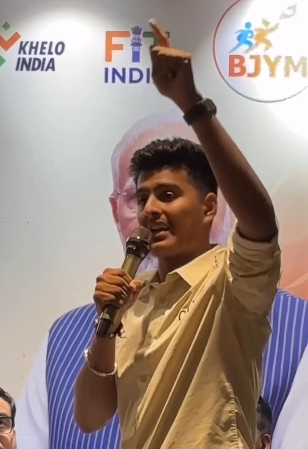 મહિલાઓ સાથે દુર્વ્યવહાર કરનાર જૈનમ જોશીના યુવા મોરચા સાથે જોડાવવાના પ્રયાસ 