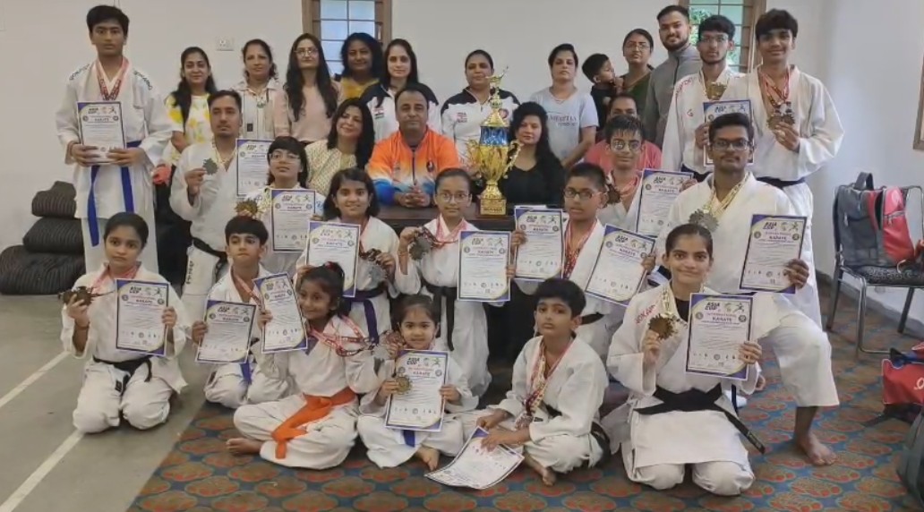 એશિયા કપ ઇન્ટરનેશનલ ઓપન કરાટે ચેમ્પિયનશીપની સ્પર્ધામાં વડોદરાના વિજેતા ખેલાડીઓનુ સન્માન કરવામાં આવ્યું.