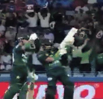 પાકિસ્તાની ખેલાડીની શરમજનક હરકત : બંદૂક ચલાવતી સ્ટાઈલમાં સેલિબ્રેશન કર્યું