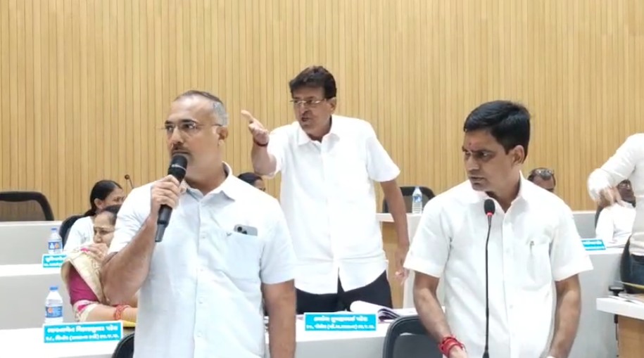 જિલ્લા પંચાયતની સામાન્ય સભામાં વિરોધ, ભાજપ અને કોંગ્રેસના સભ્યો વચ્ચે ચકમક 