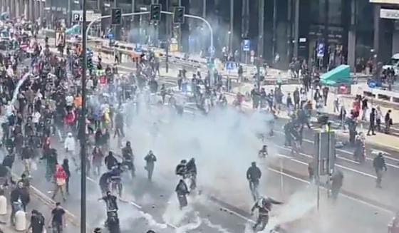 ઈટાલીમાં વડાપ્રધાન જ્યોર્જિયો મેલોની સામે હિંસક દેખાવો : અનેક સ્થળોએ આગ ચંપી